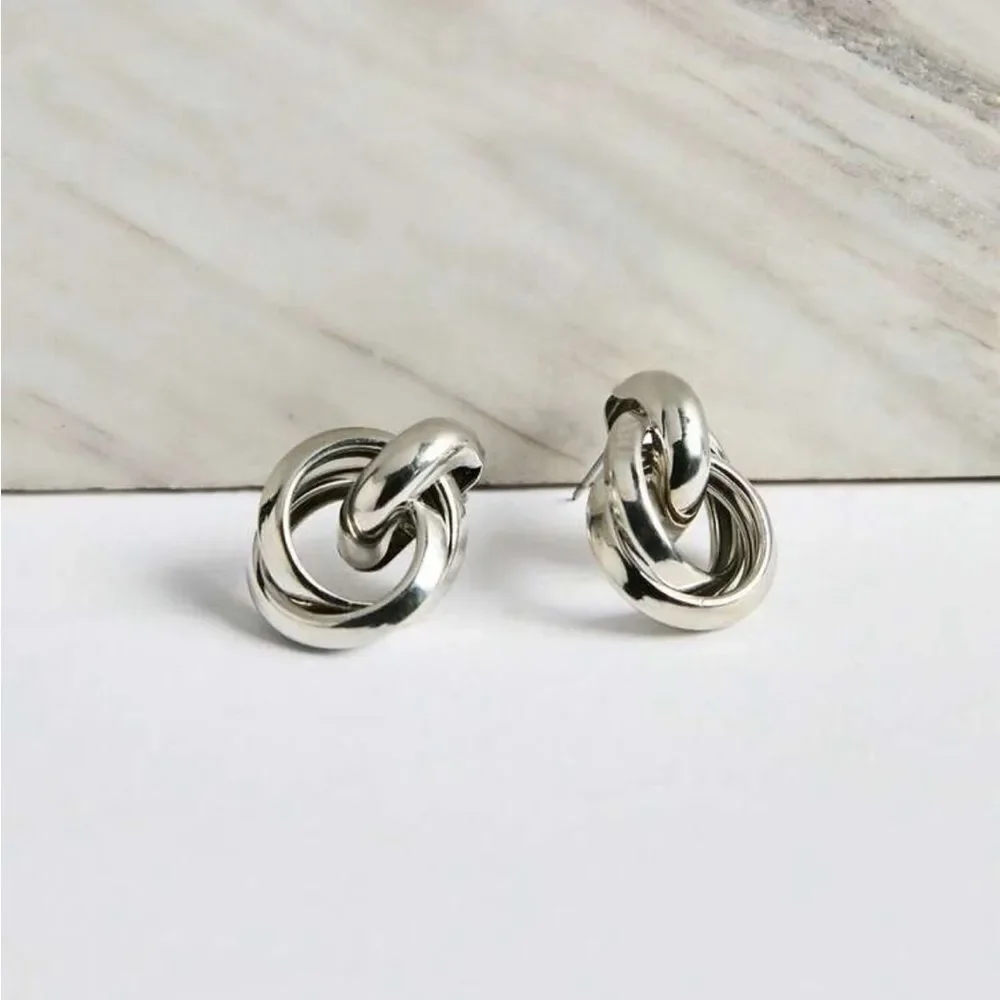 Silver Hoop Earrings Q922